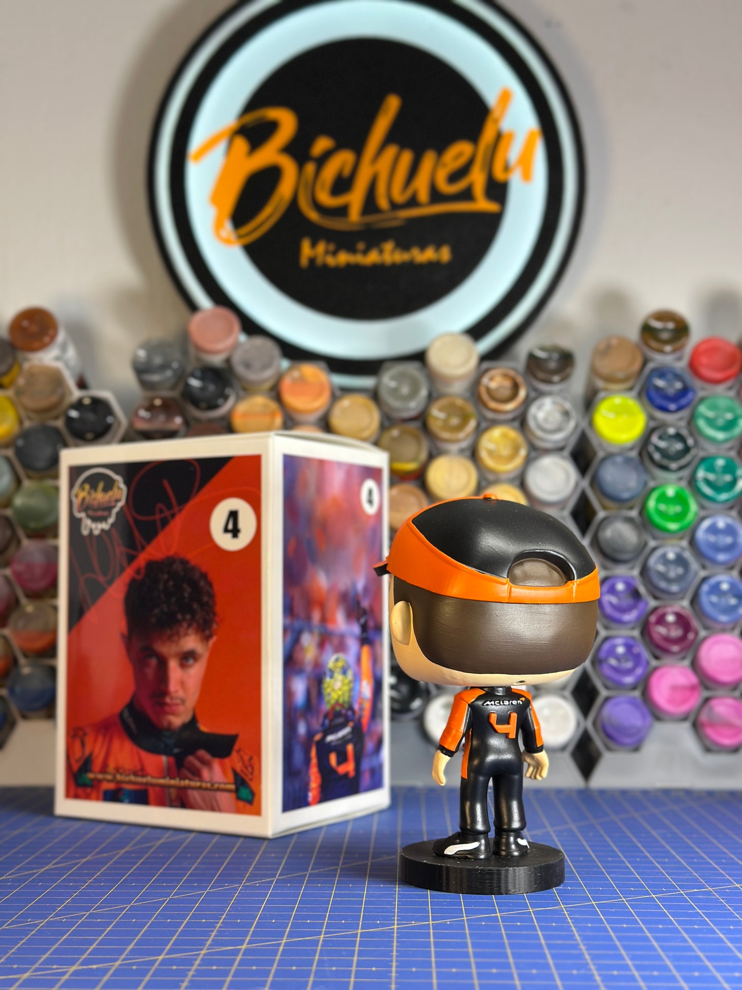Lando Norris | Figura Coleccionable Inspirada en la F1 | Edición Exclusiva para Fans del Automovilismo