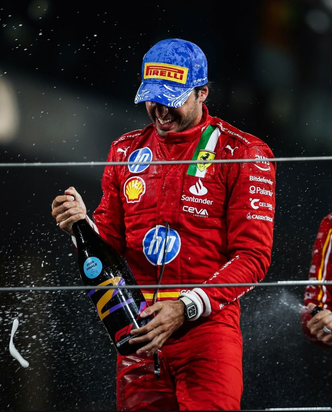 Carlos Sainz Abu Dhabi 2024 | Figura Coleccionable Inspirada en la F1 | Edición Especial para Fans del Gran Premio