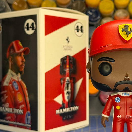 Lewis Hamilton 2026 | Figura Coleccionable Inspirada en la F1 | Edición Exclusiva para Fans del Automovilismo