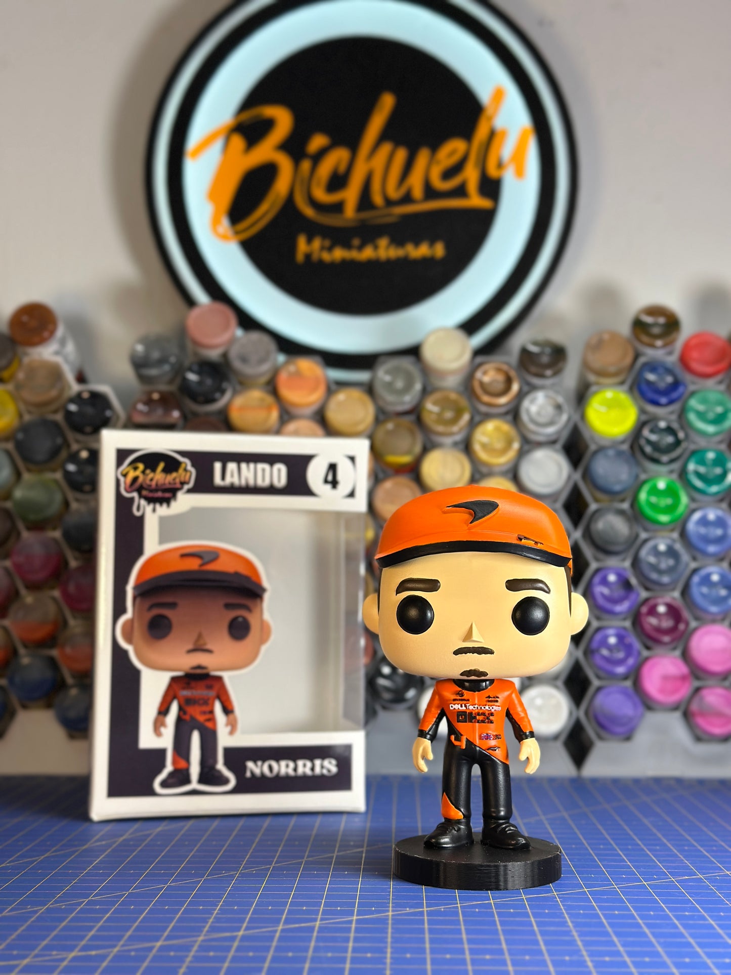 Lando Norris | Figura Coleccionable Inspirada en la F1 | Edición Exclusiva para Fans del Automovilismo