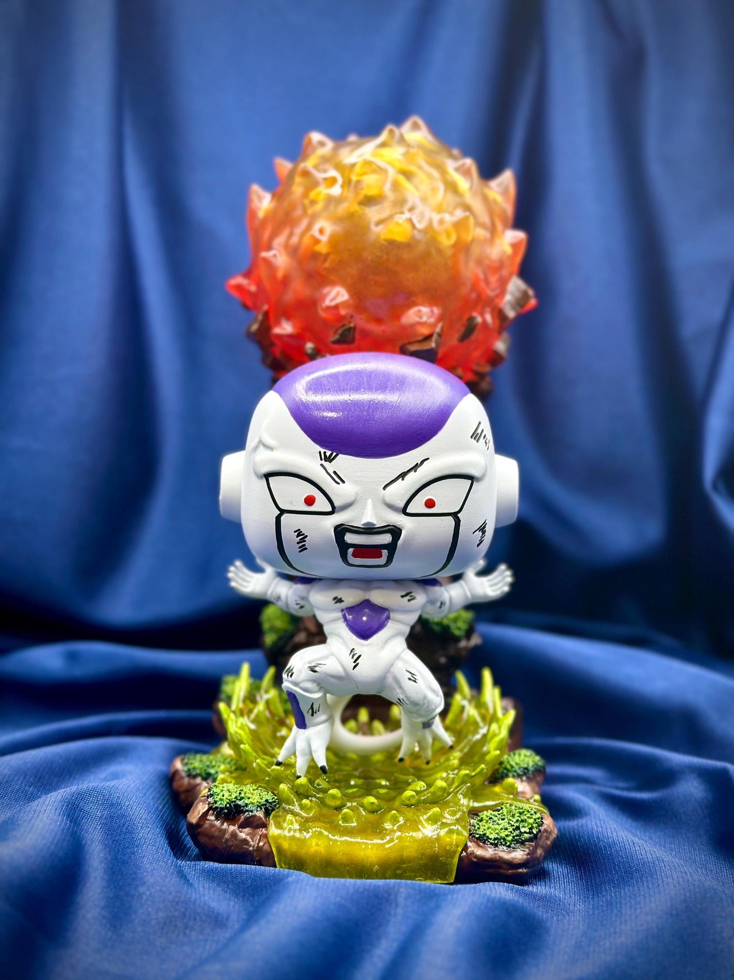 Figura coleccionable personalizada de Freezer inspirada en Dragon Ball Z. Pintada a mano, con pose desafiante y base personalizada.