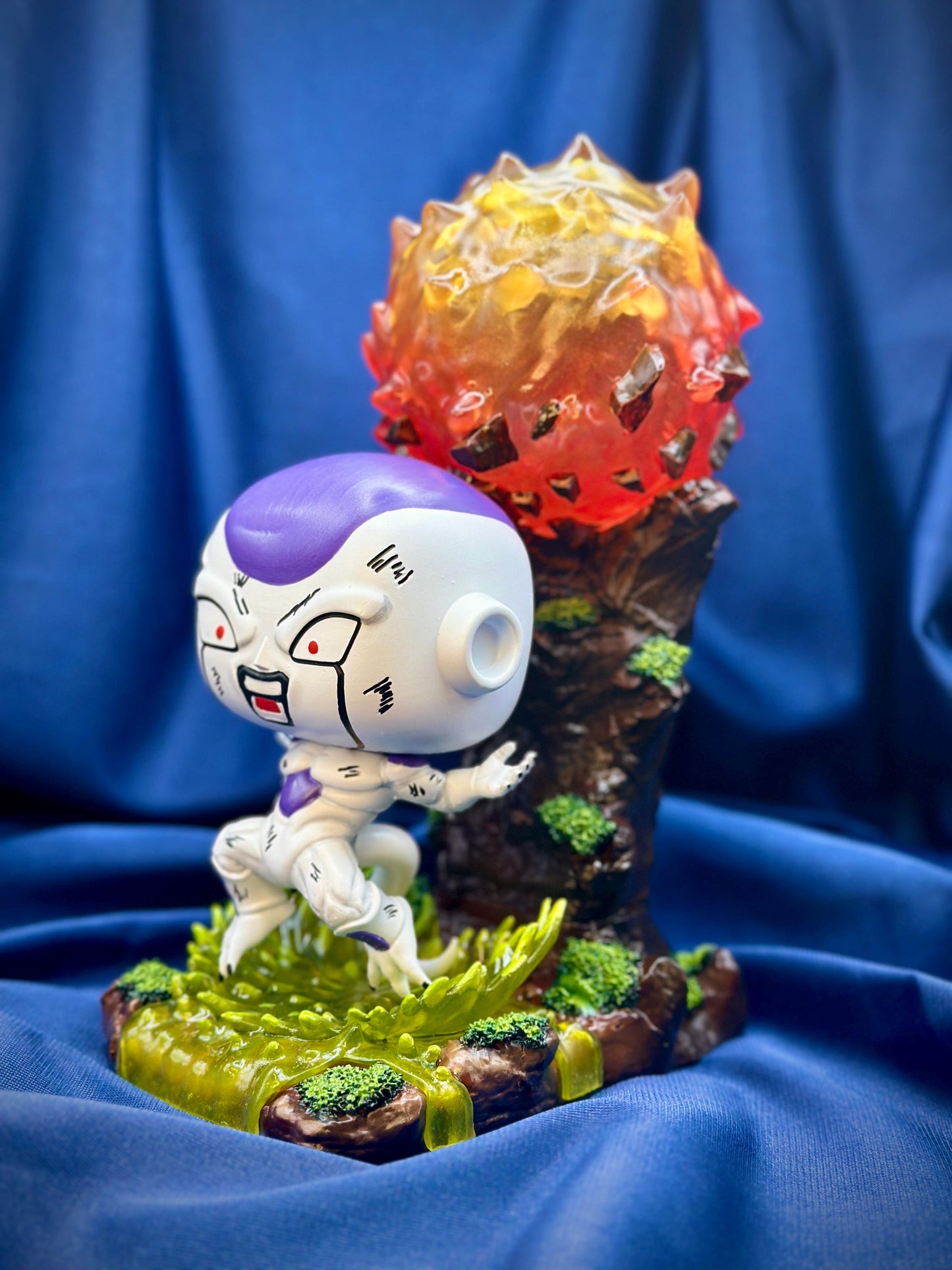Detalle de la figura de Freezer, mostrando su acabado premium y los matices en la pintura artesanal.