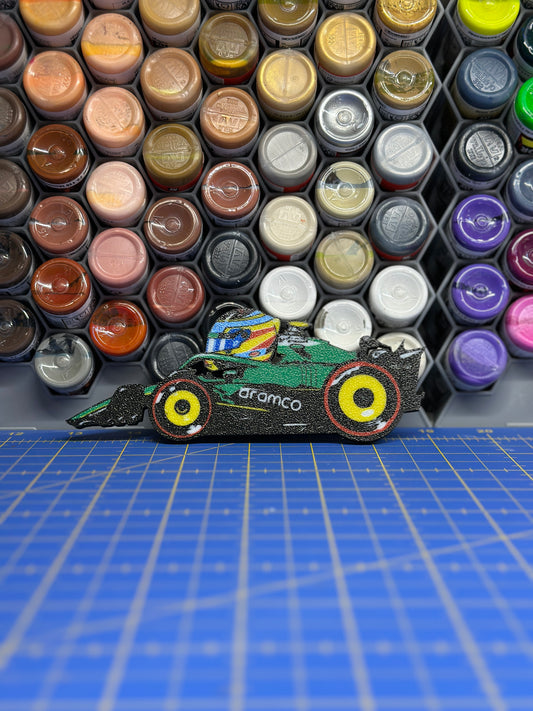 Imán Decorativo F1 | Fernando Alonso y Carlos Sainz | Aston Martin & Williams | Edición Coleccionista