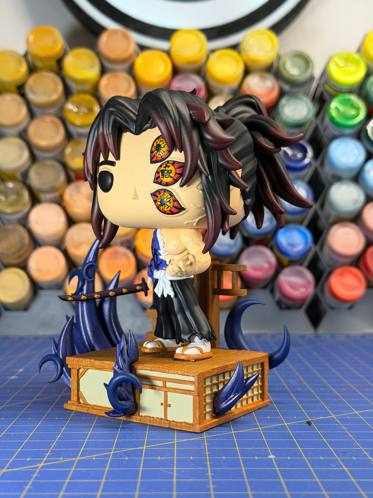 Otra perspectiva de la figura coleccionable de Kokushibo