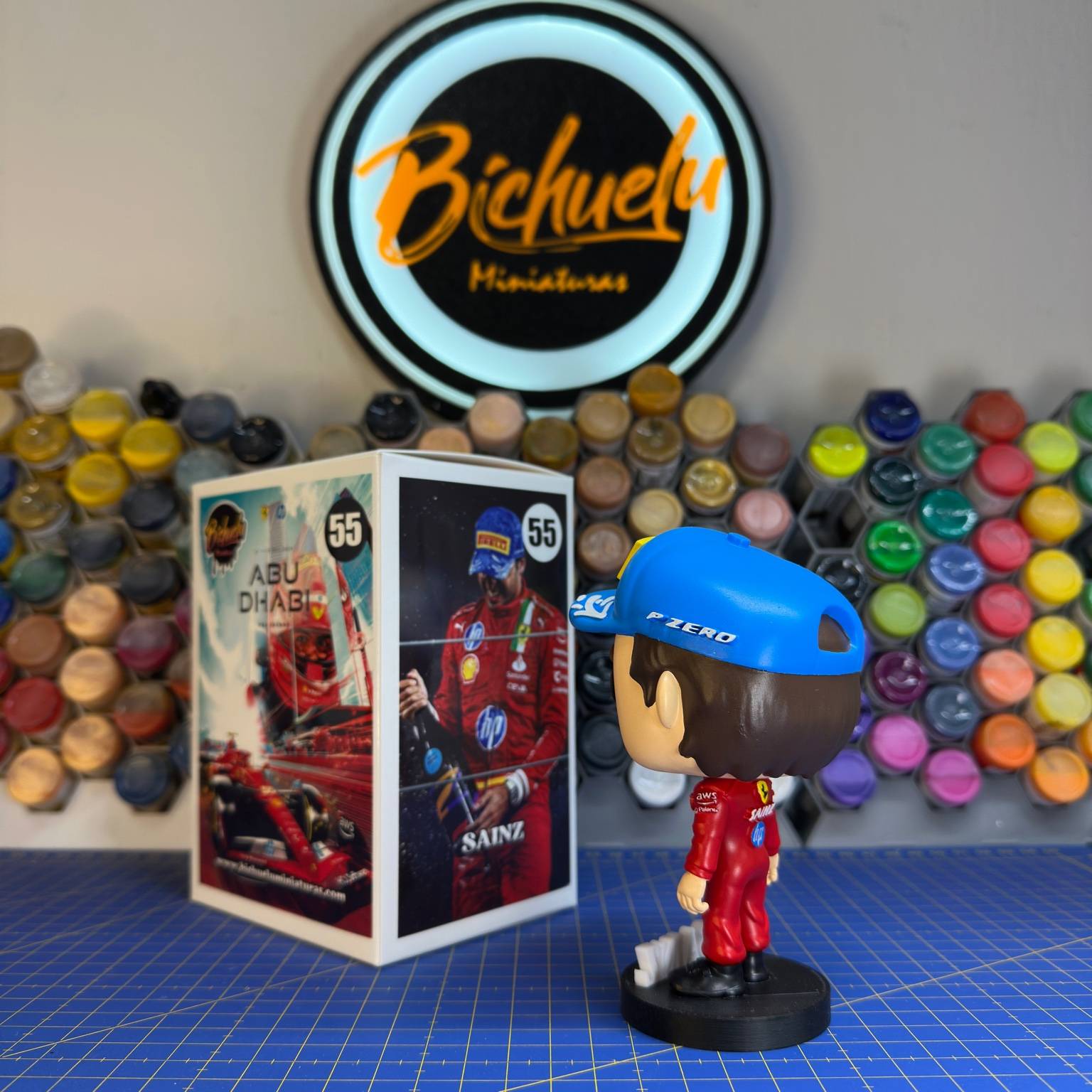 Carlos Sainz (Edición Abu Dhabi 2024) | Figura coleccionable F1