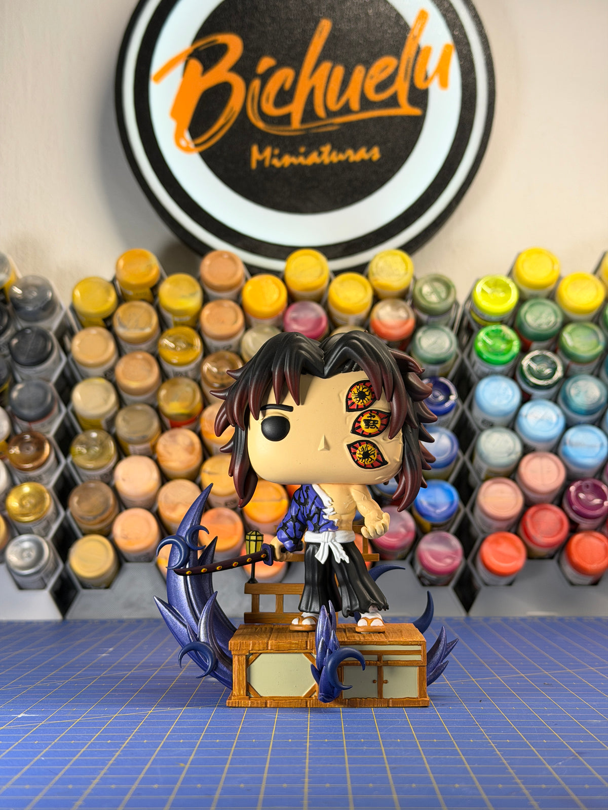 Vista alternativa de la figura coleccionable de Kokushibo