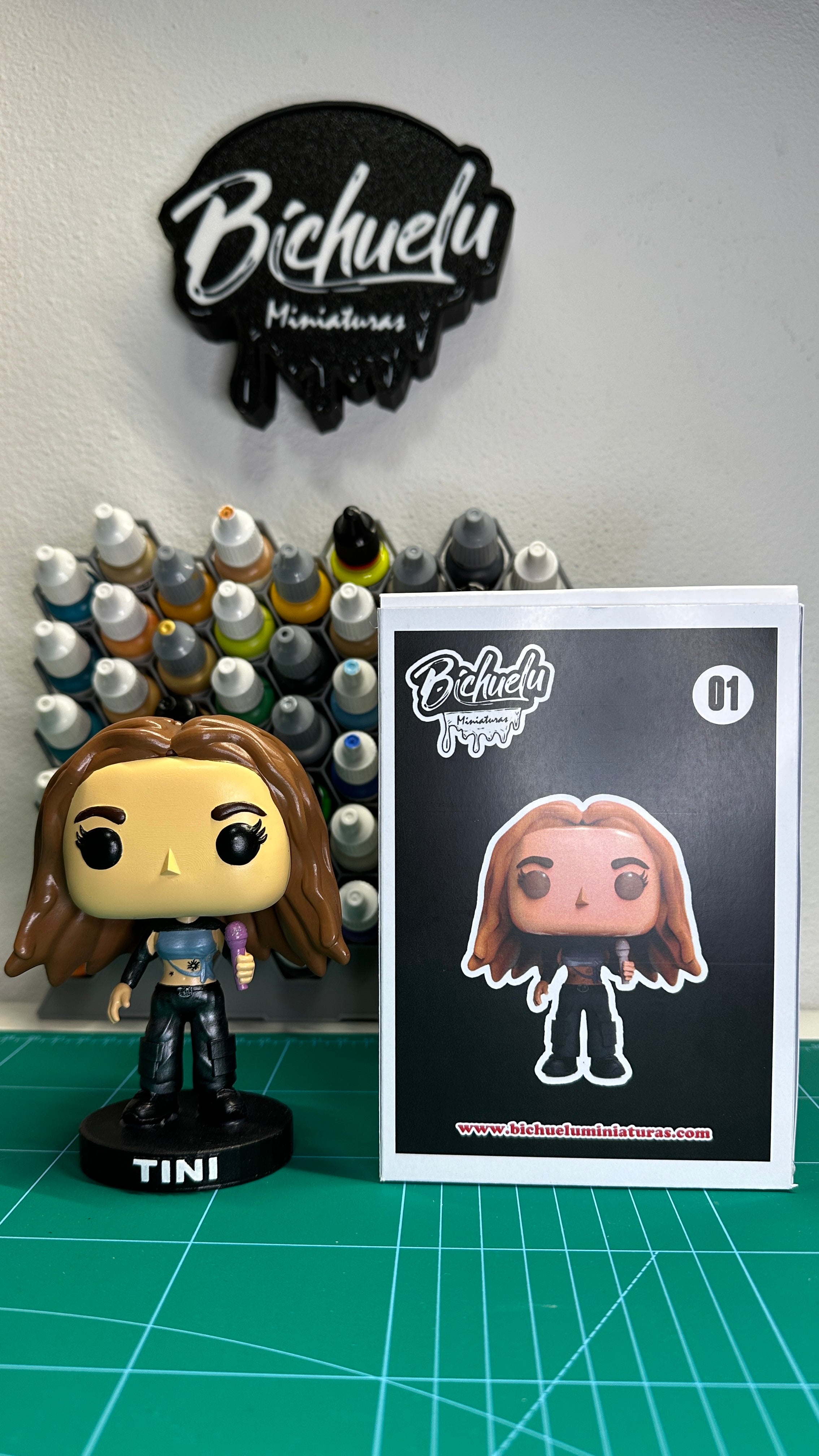 TINI Viña del Mar 2023 – Look total black | Figura coleccionable