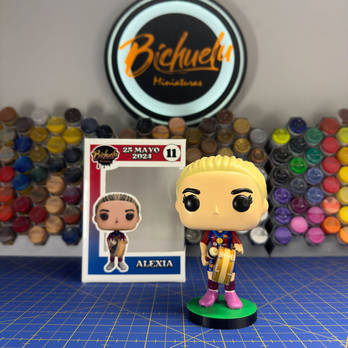 Figura personalizada de personaje terminada y pintada a mano