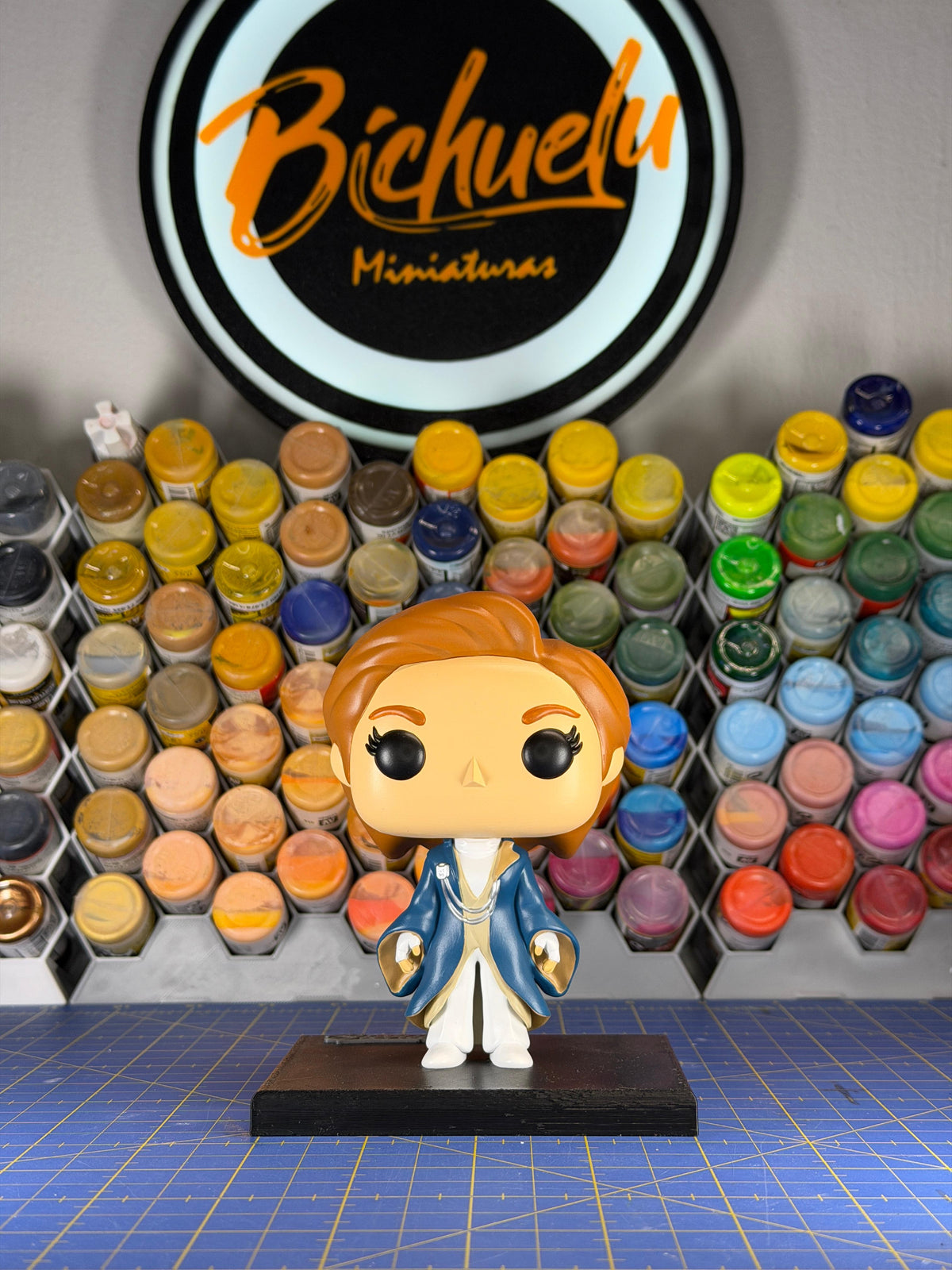 Figura personalizada de personaje, impresa en resina y pintada a mano