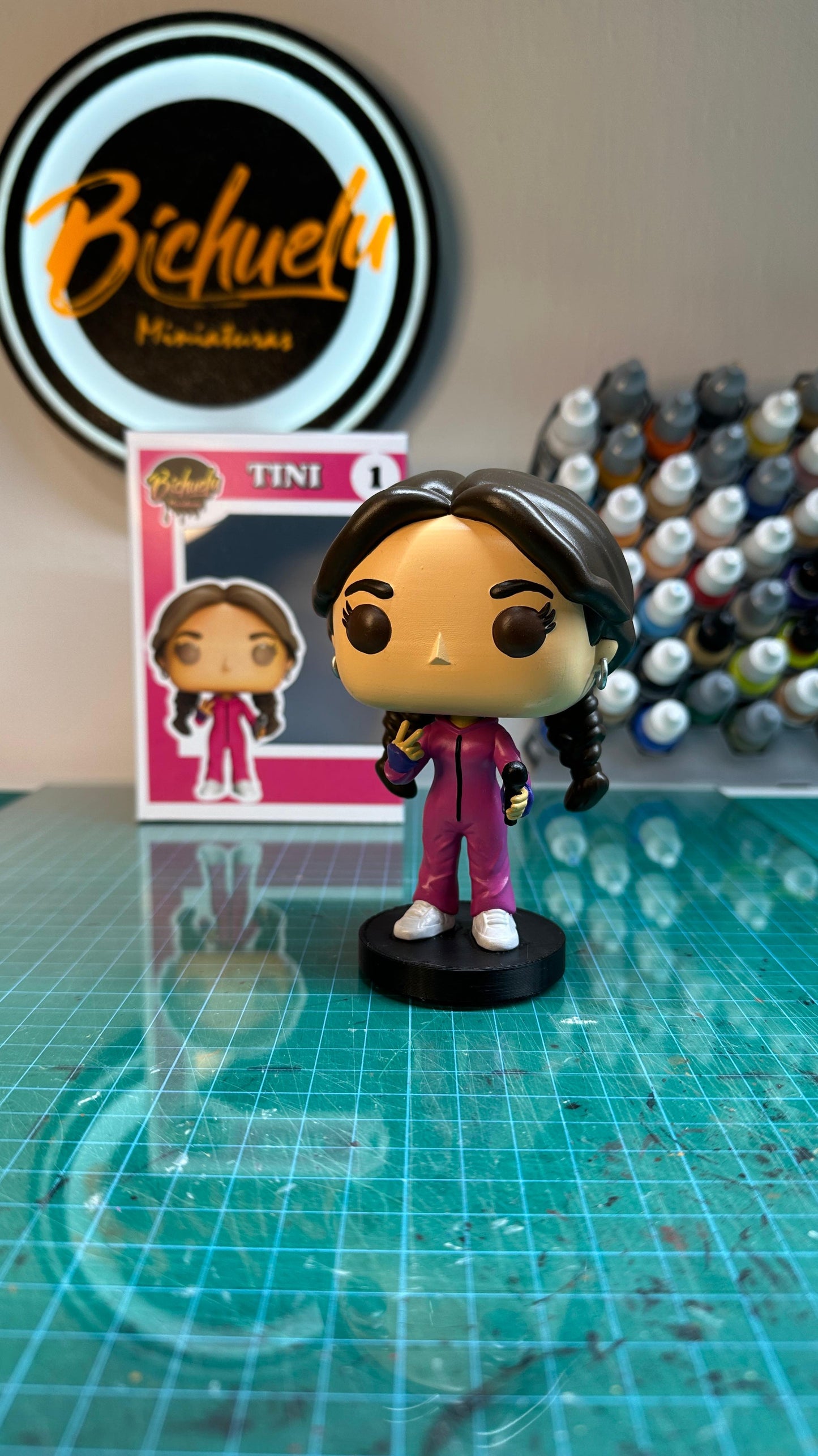 TINI – Figura artesanal inspirada en la artista