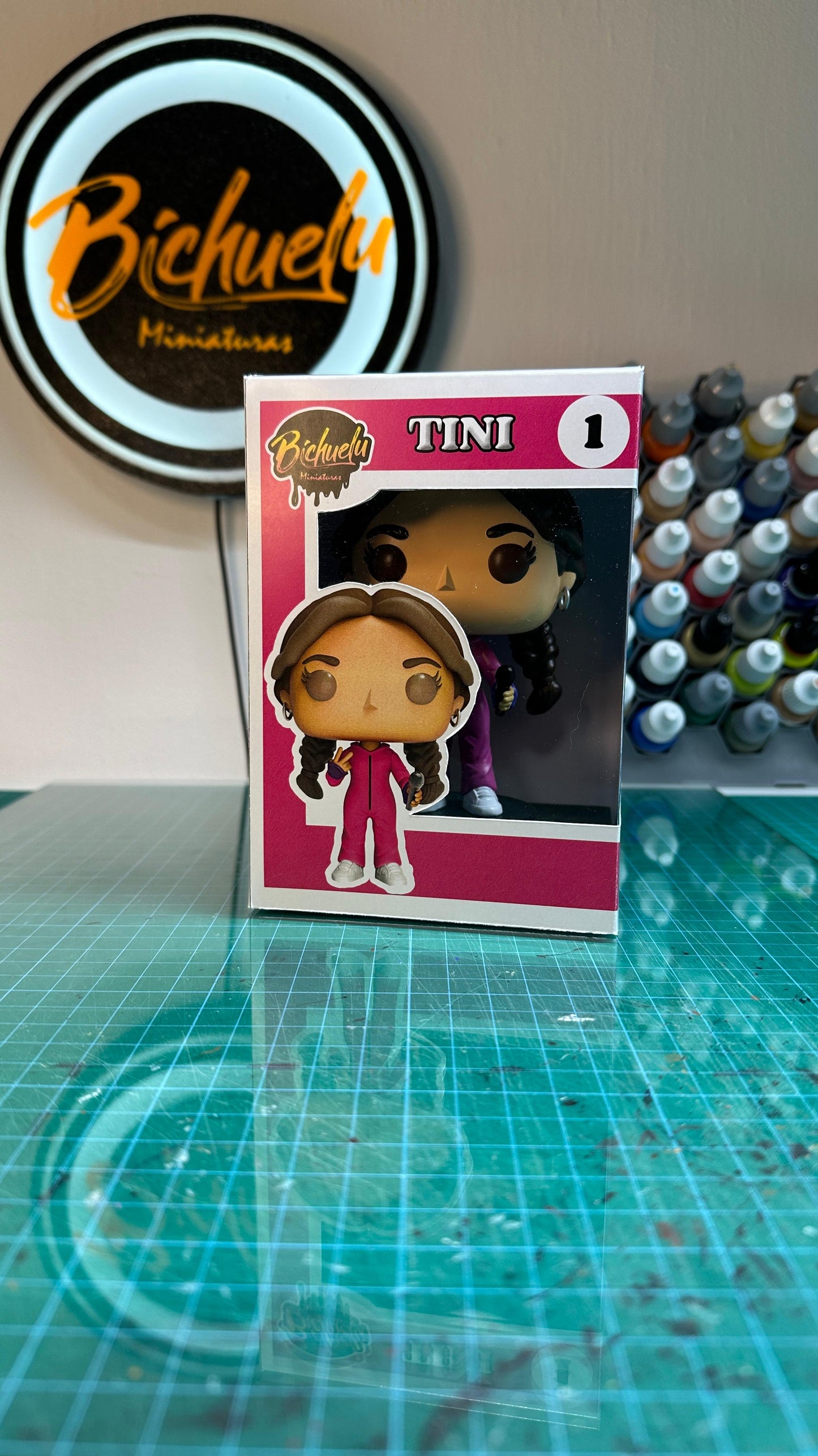 TINI – Figura artesanal inspirada en la artista