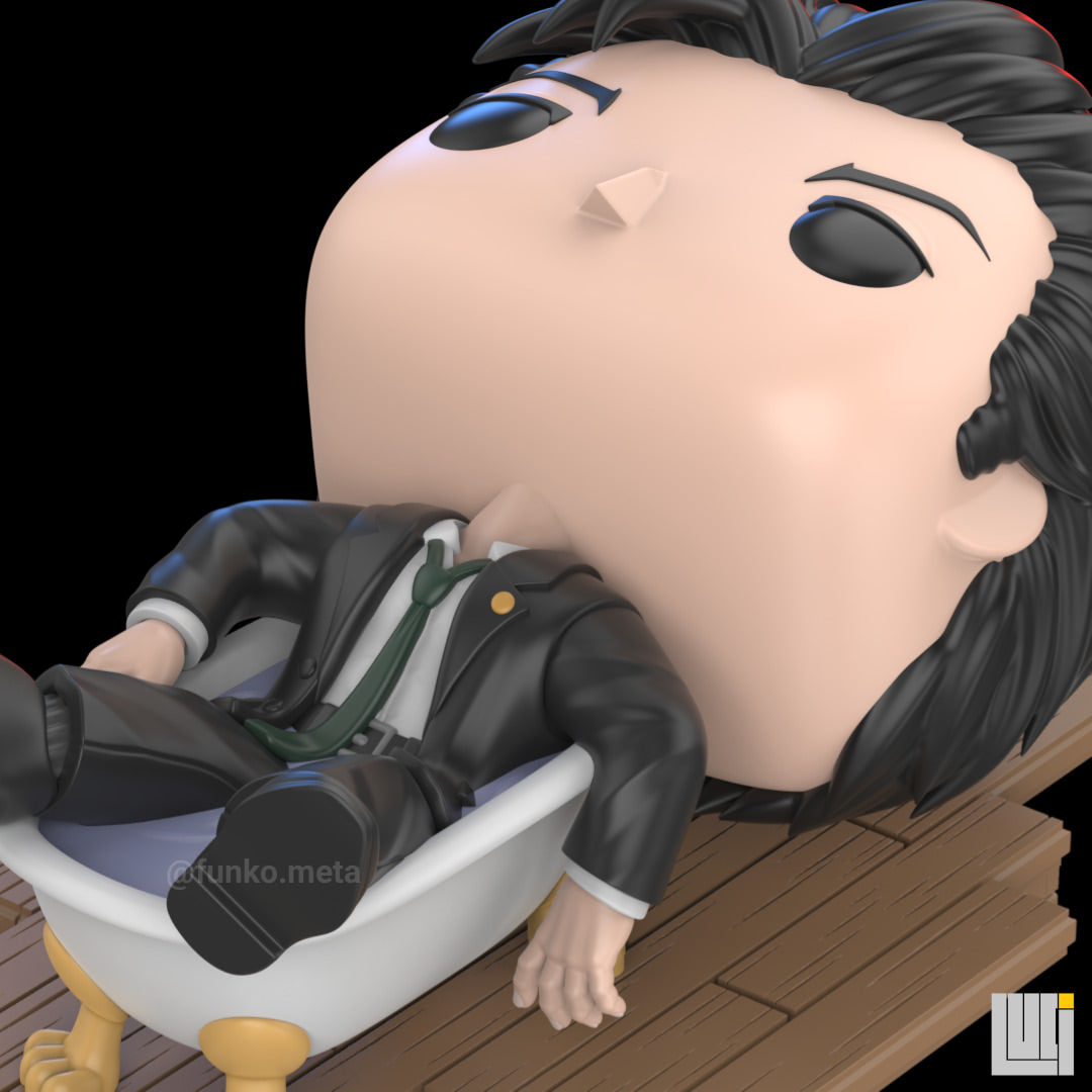 Primer plano de Hiromi Higuruma con traje negro y corbata verde dentro de una bañera, sin escenario teatral